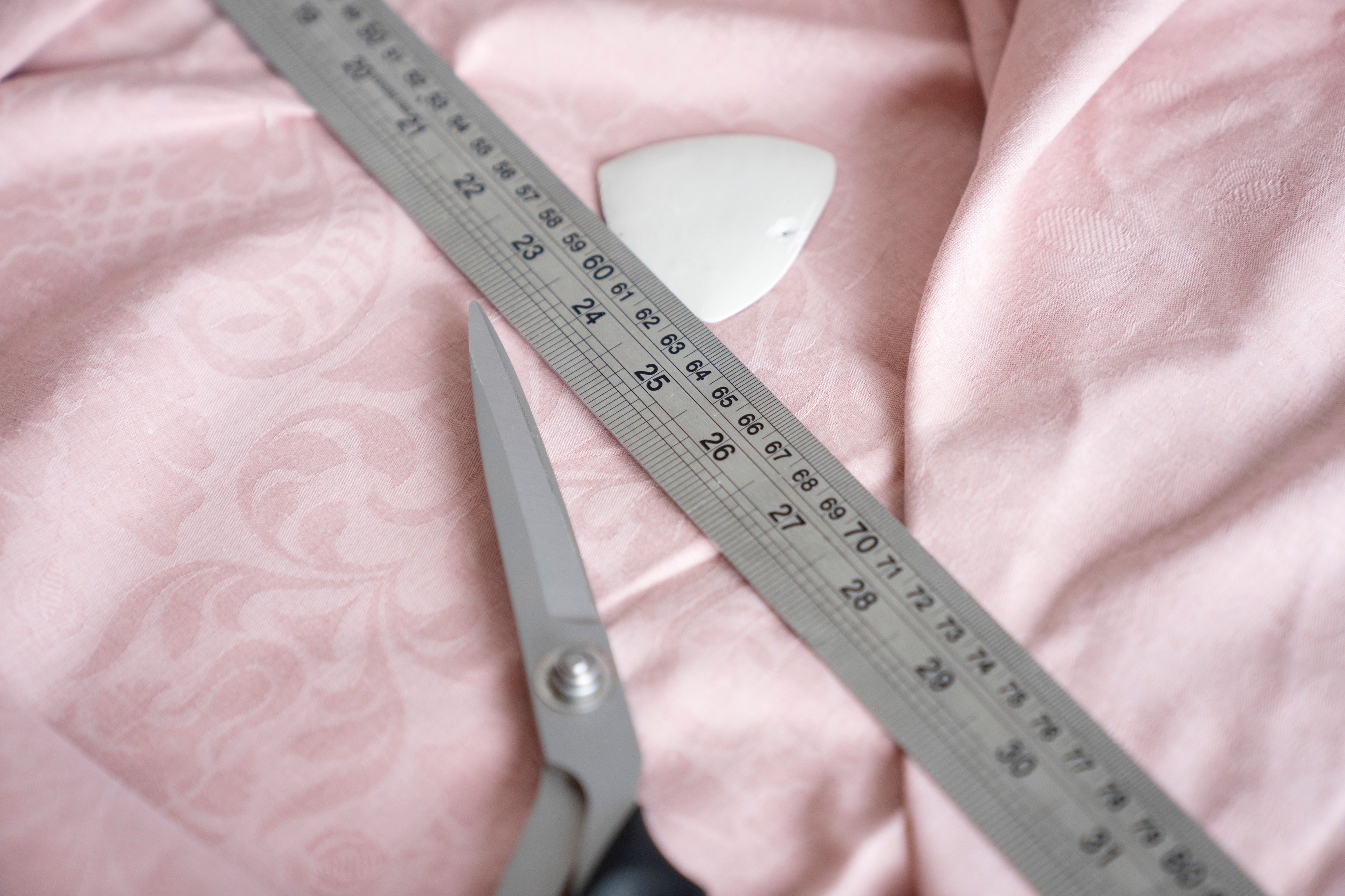 nøysøm designer zero waste av gjenbruksmaterialer og syr uten søppel