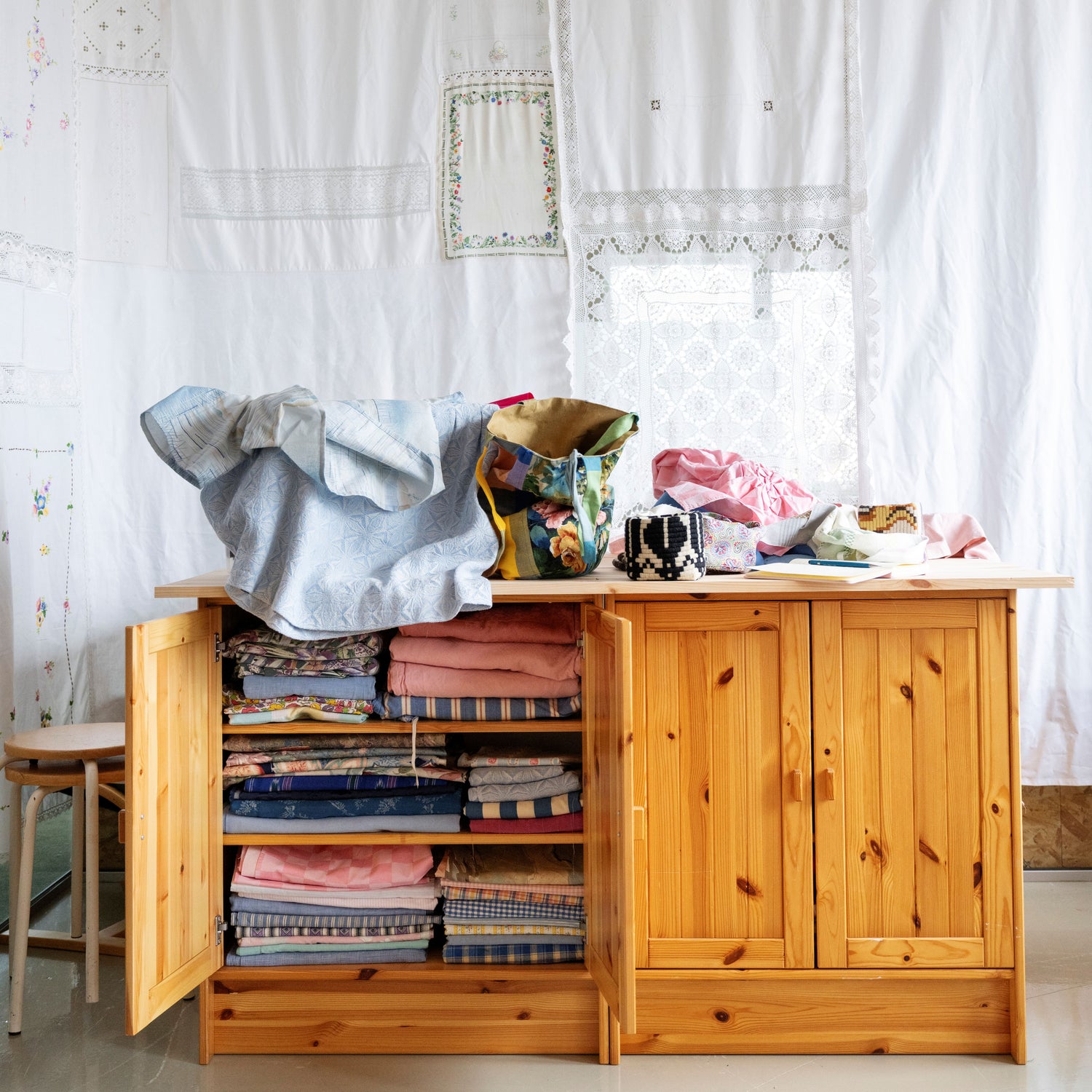 nøysøm er et kreativt studio i Stavanger som forsker på gjenbruk og nullsvinn og sy uten søppel